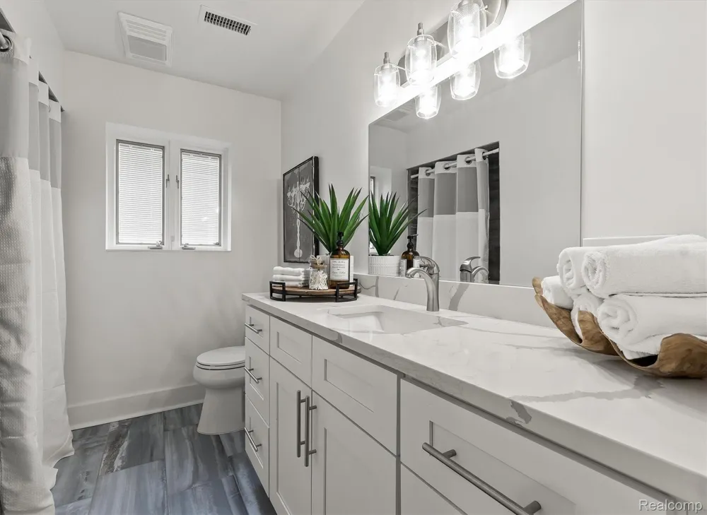 2440 Lake Angelus Lane Lake Angelus City, MI 48326