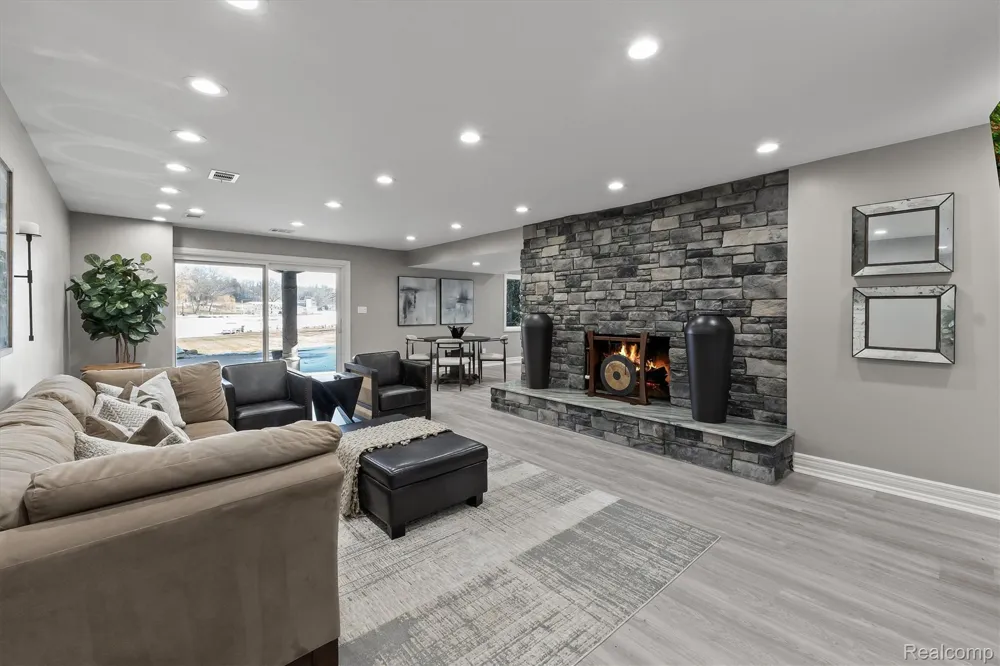 2440 Lake Angelus Lane Lake Angelus City, MI 48326