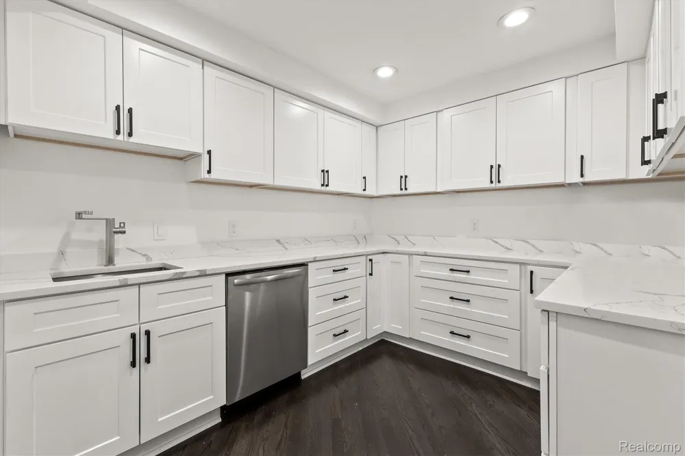 2440 Lake Angelus Lane Lake Angelus City, MI 48326