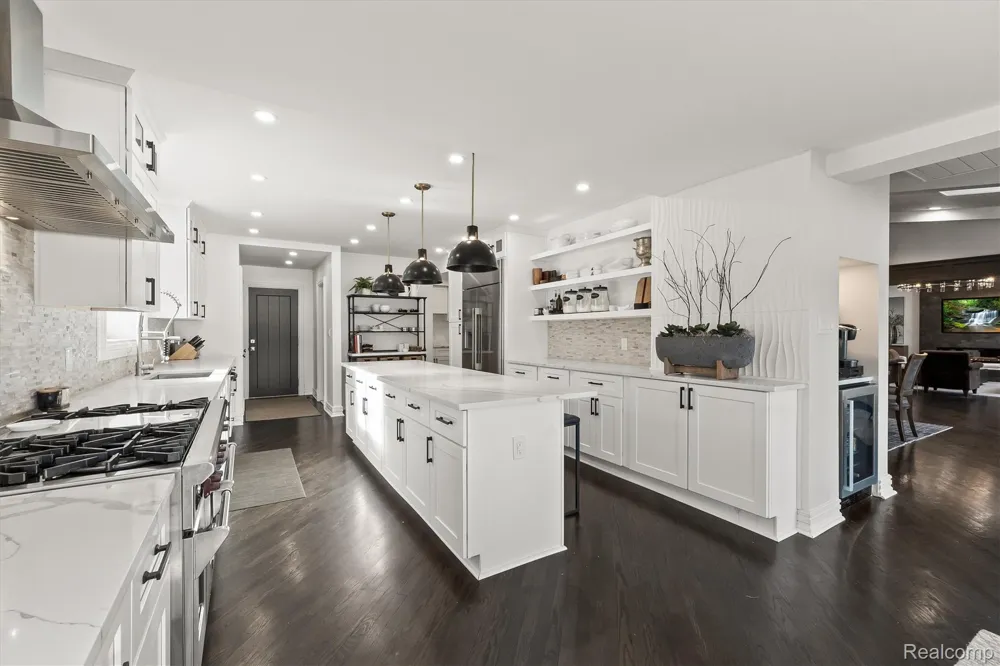 2440 Lake Angelus Lane Lake Angelus City, MI 48326