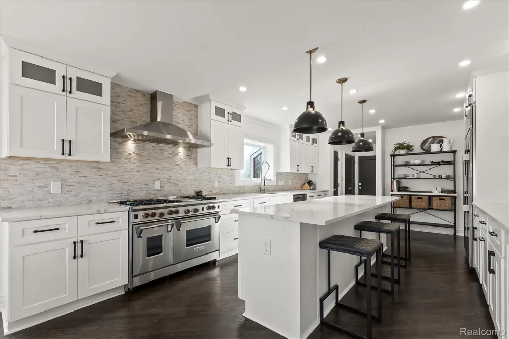 2440 Lake Angelus Lane Lake Angelus City, MI 48326