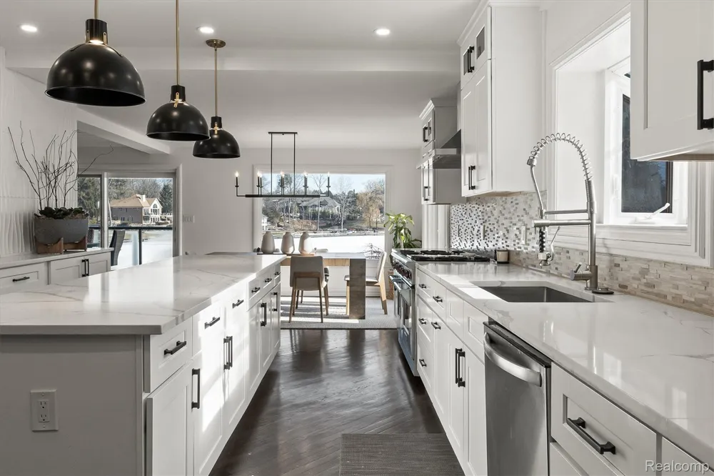 2440 Lake Angelus Lane Lake Angelus City, MI 48326