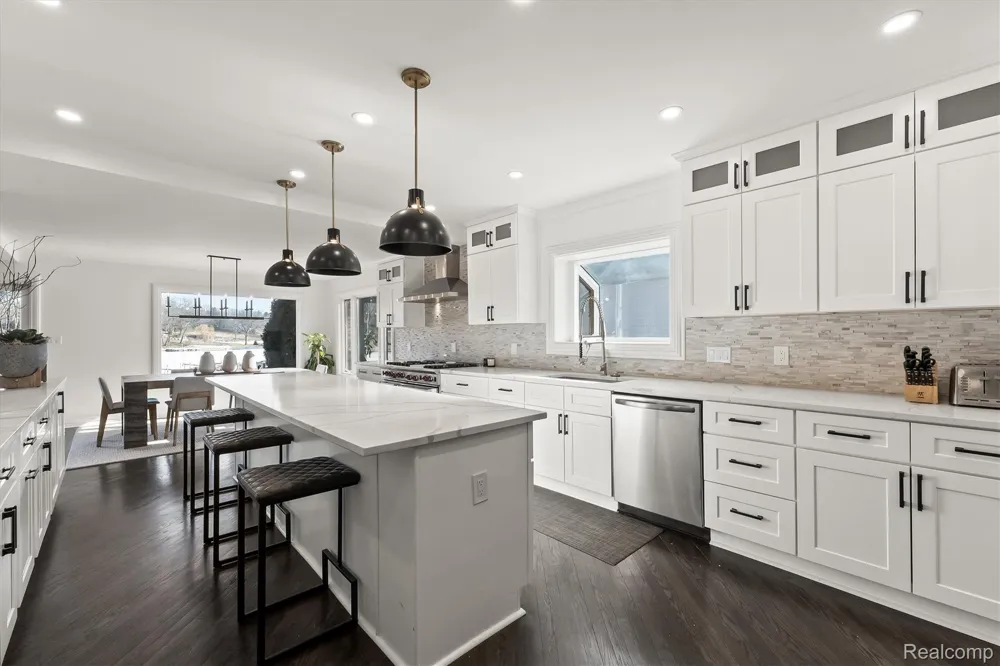 2440 Lake Angelus Lane Lake Angelus City, MI 48326