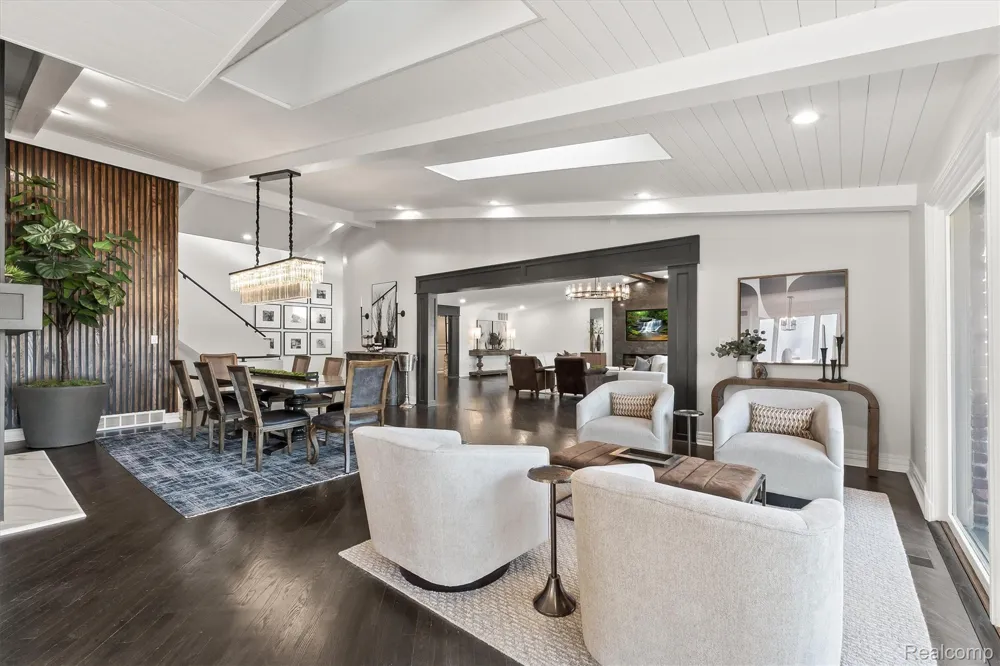 2440 Lake Angelus Lane Lake Angelus City, MI 48326