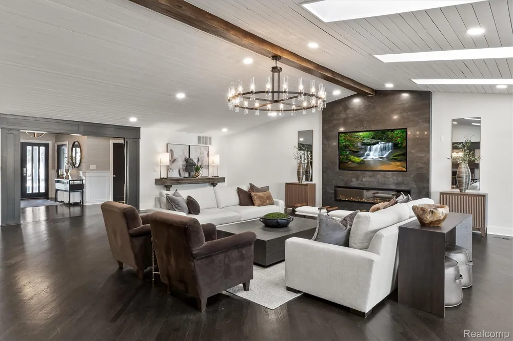 2440 Lake Angelus Lane Lake Angelus City, MI 48326