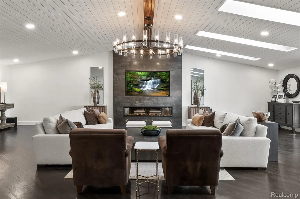 2440 Lake Angelus Lane Lake Angelus City, MI 48326