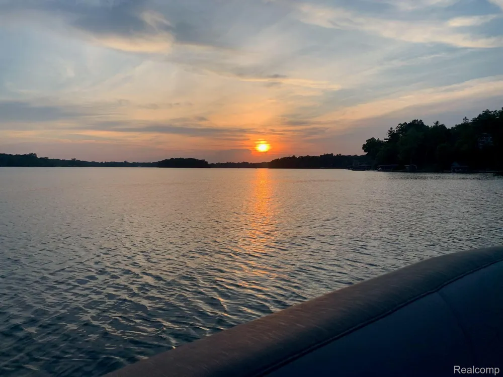 2440 Lake Angelus Lane Lake Angelus City, MI 48326