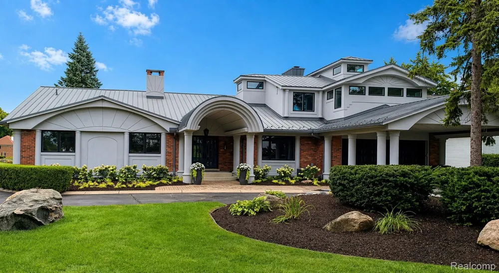 2440 Lake Angelus Lane Lake Angelus City, MI 48326