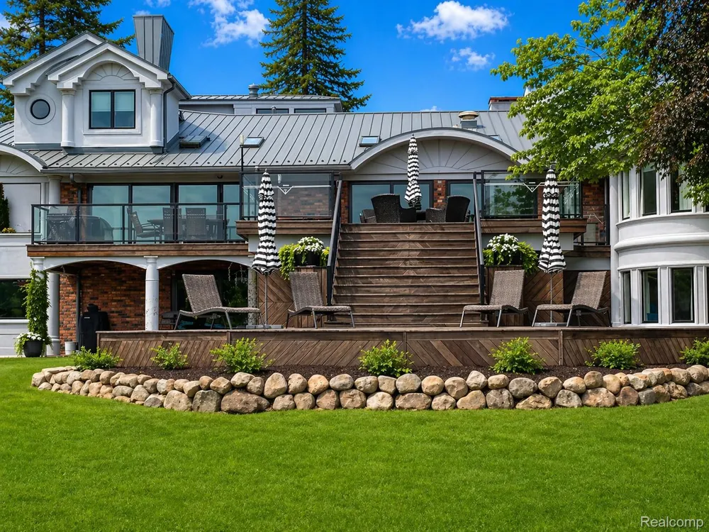 2440 Lake Angelus Lane Lake Angelus City, MI 48326