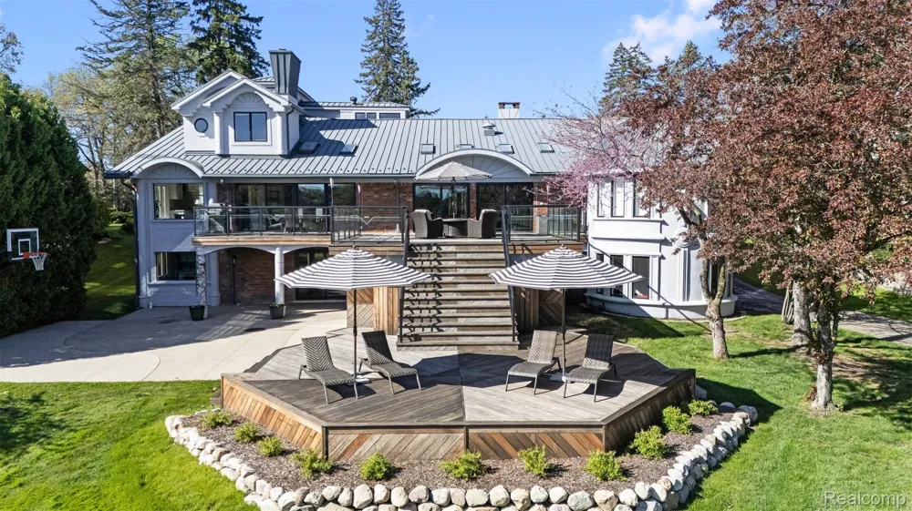 2440 Lake Angelus Lane Lake Angelus City, MI 48326
