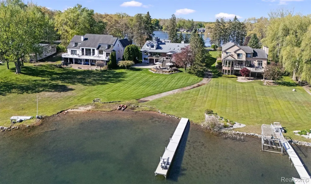 2440 Lake Angelus Lane Lake Angelus City, MI 48326