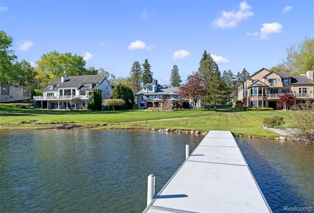 2440 Lake Angelus Lane Lake Angelus City, MI 48326