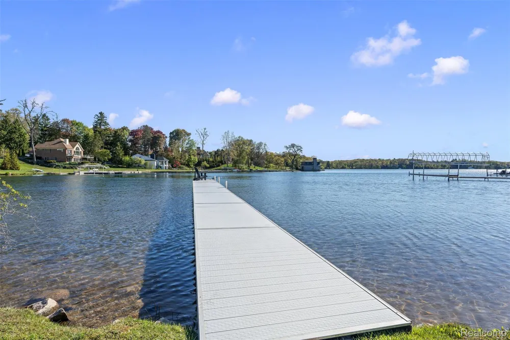 2440 Lake Angelus Lane Lake Angelus City, MI 48326
