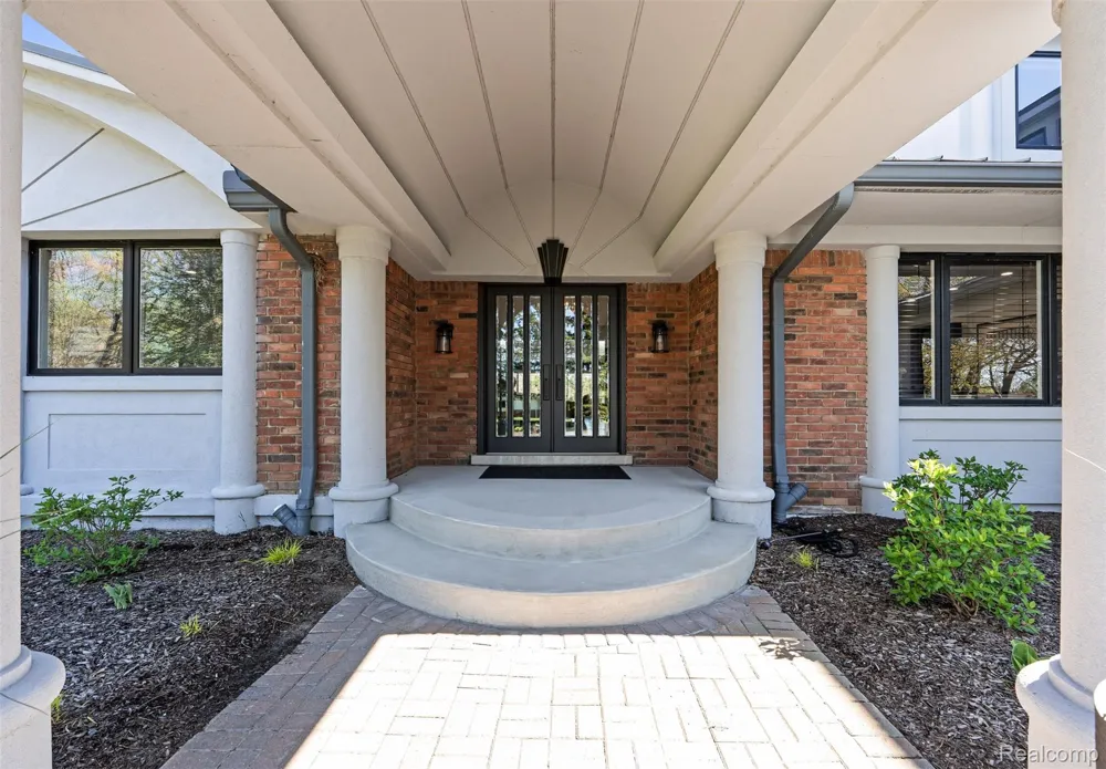 2440 Lake Angelus Lane Lake Angelus City, MI 48326