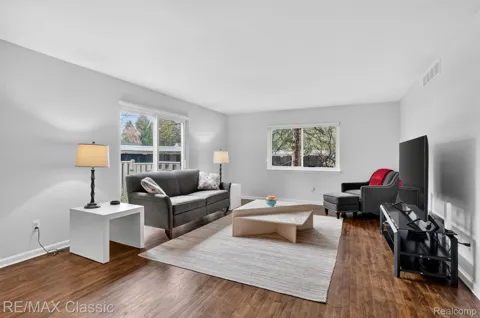 1460 Trailwood Path