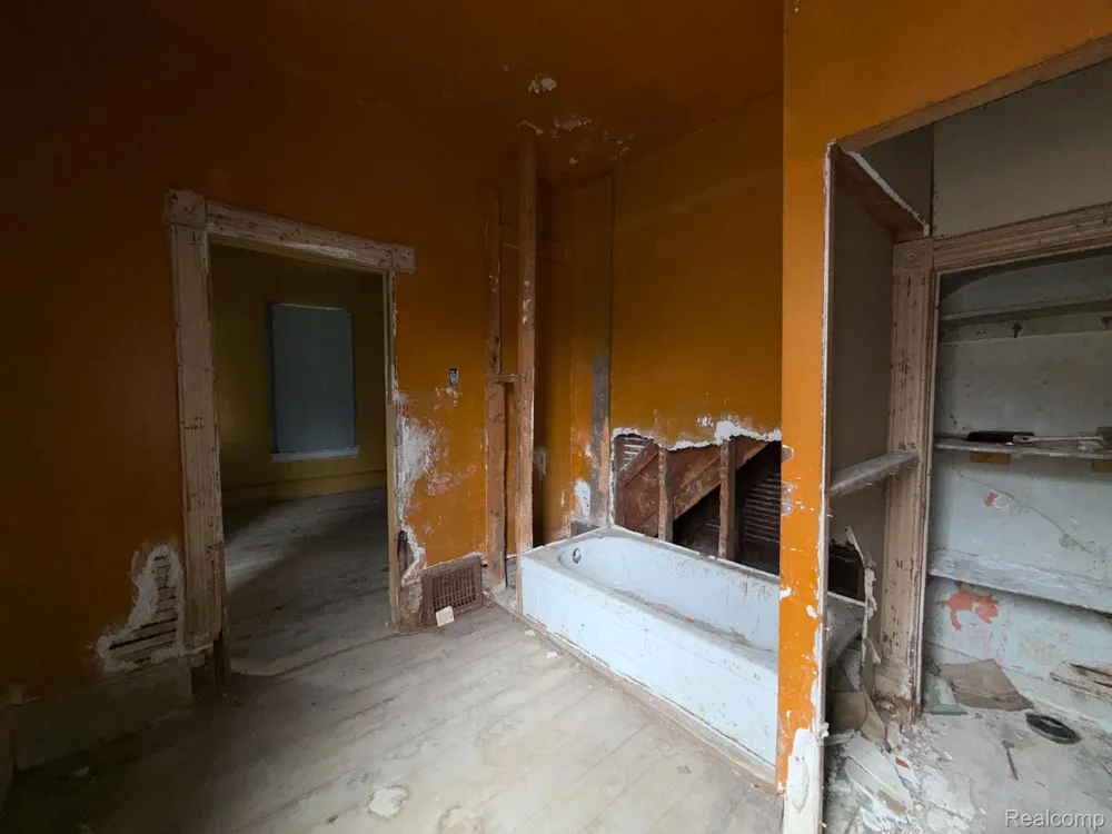2546 W Forest Avenue Detroit City, MI 48208