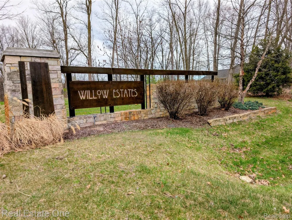 508 Woodstone Court White Lake Charter Township, MI 48386
