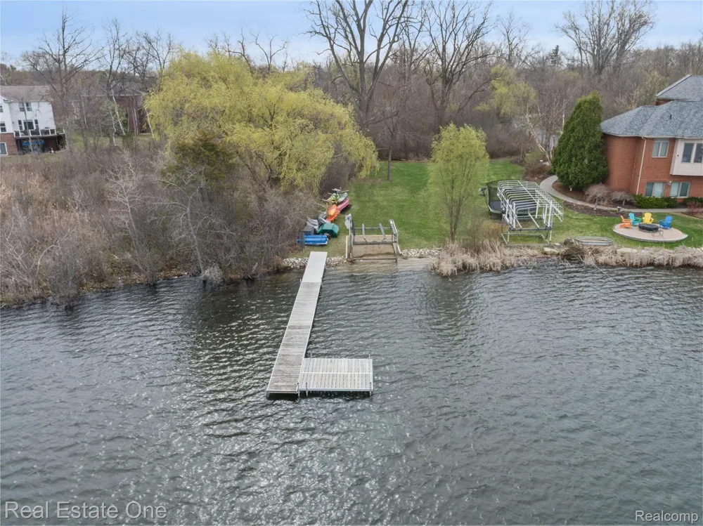 508 Woodstone Court White Lake Charter Township, MI 48386