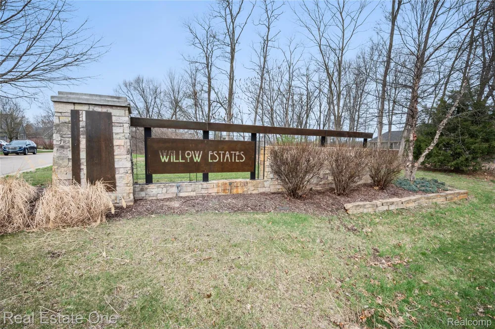 508 Woodstone Court White Lake Charter Township, MI 48386