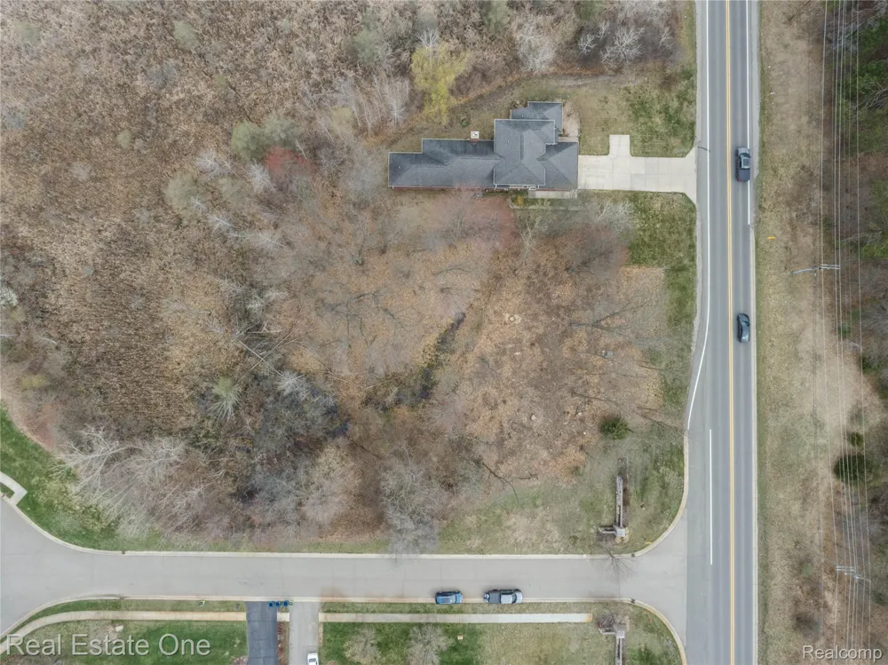 508 Woodstone Court White Lake Charter Township, MI 48386