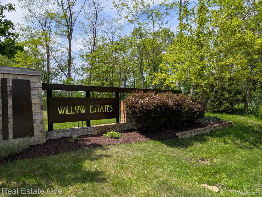 508 Woodstone Court White Lake Charter Township, MI 48386