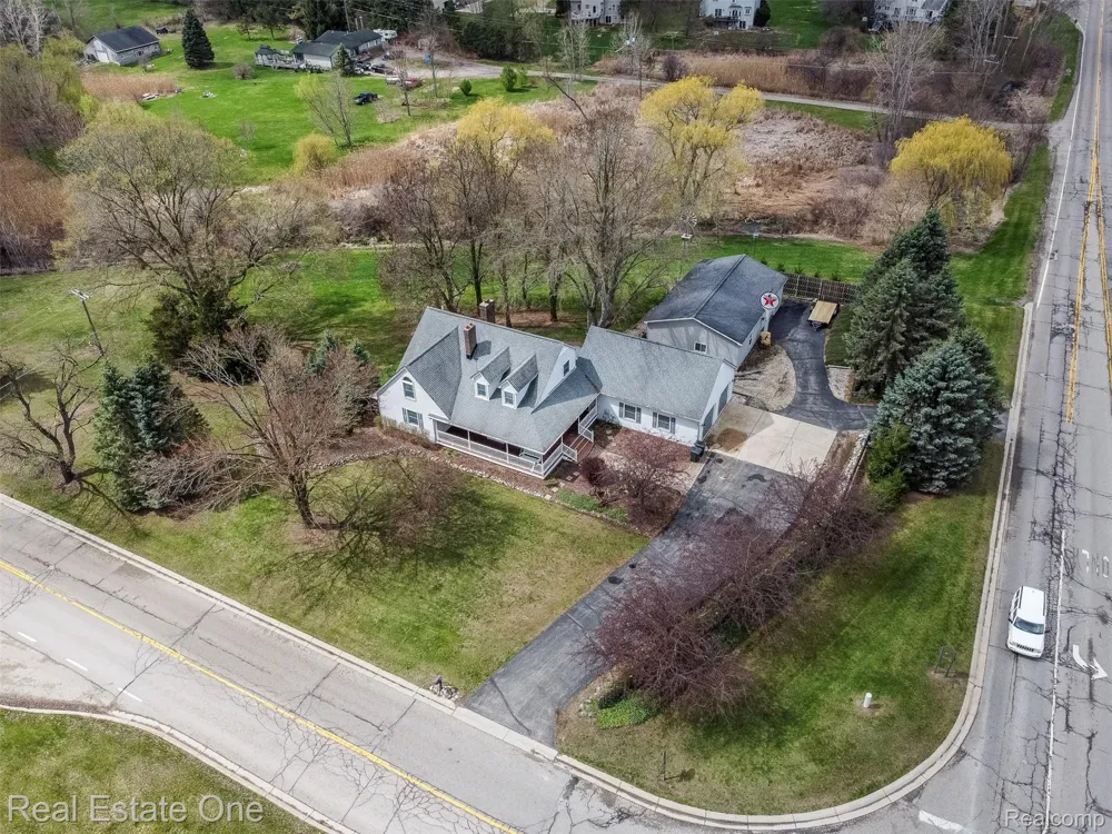 11030 Marshall Road Green Oak Township, MI 48178