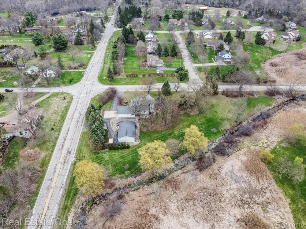 11030 Marshall Road Green Oak Township, MI 48178
