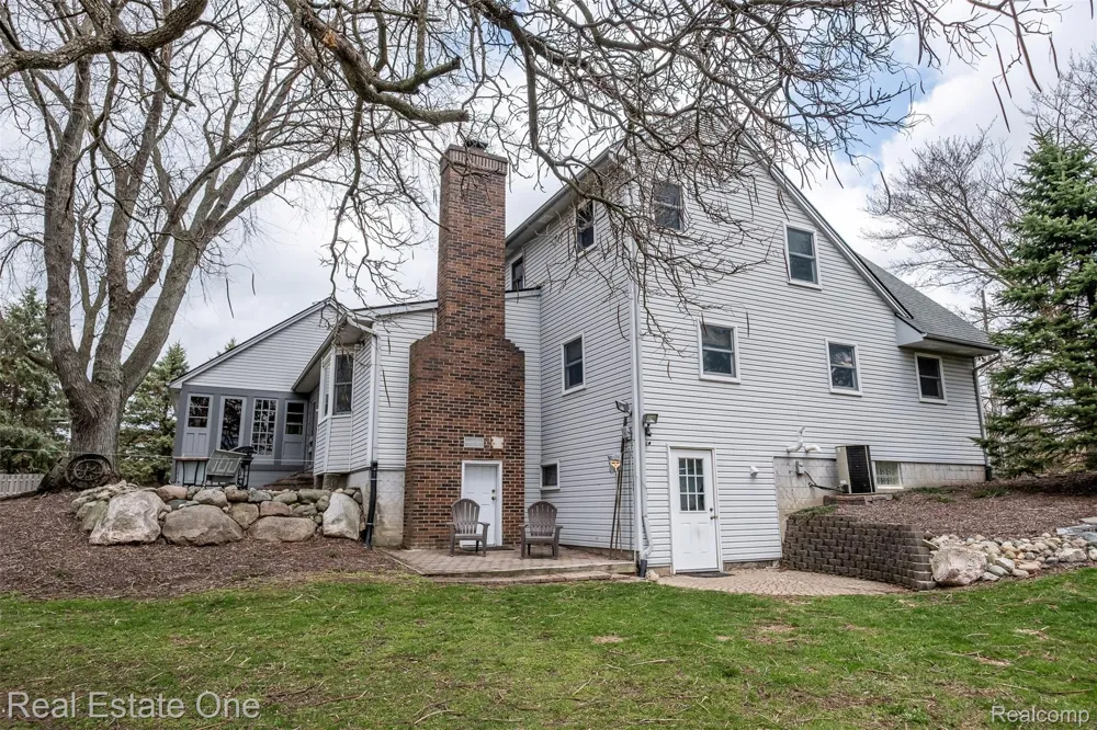 11030 Marshall Road Green Oak Township, MI 48178