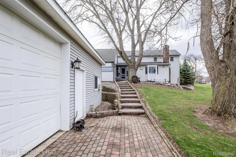 11030 Marshall Road Green Oak Township, MI 48178