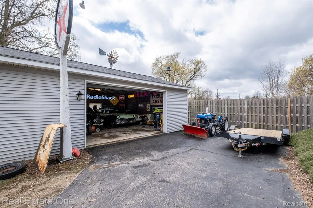 11030 Marshall Road Green Oak Township, MI 48178