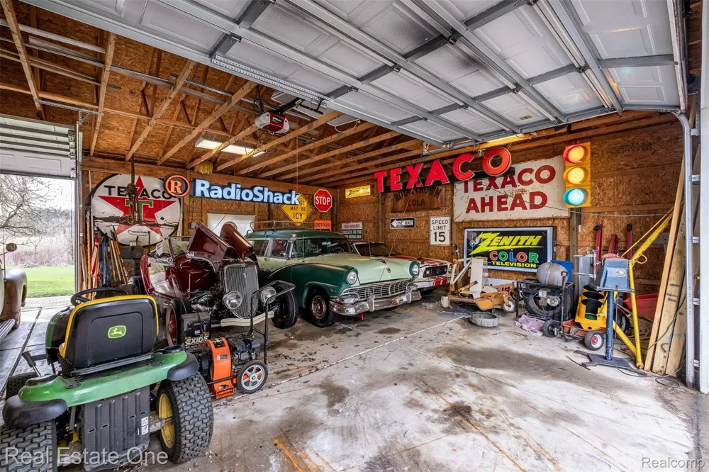 11030 Marshall Road Green Oak Township, MI 48178