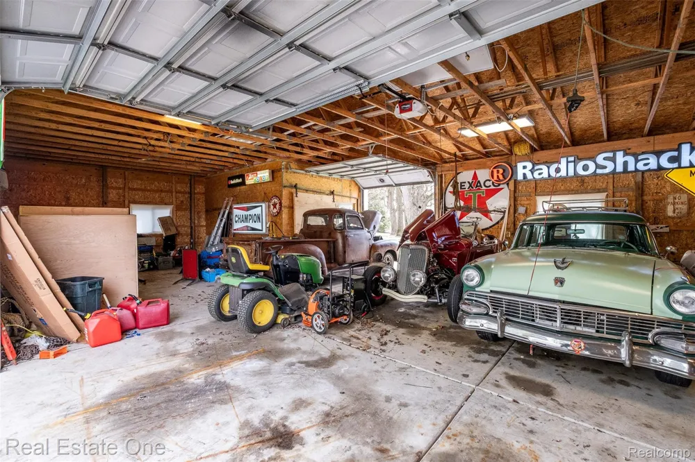 11030 Marshall Road Green Oak Township, MI 48178