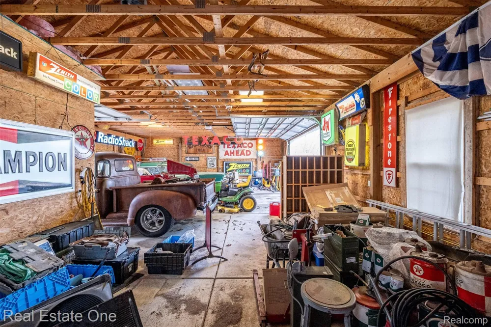 11030 Marshall Road Green Oak Township, MI 48178