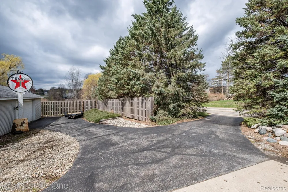 11030 Marshall Road Green Oak Township, MI 48178