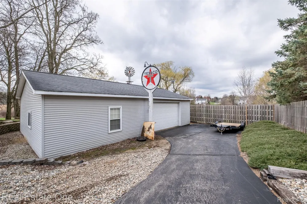 11030 Marshall Road Green Oak Township, MI 48178