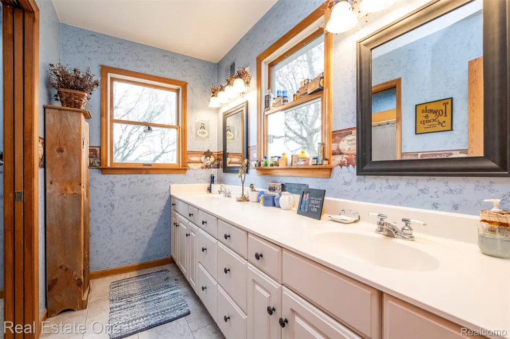 11030 Marshall Road Green Oak Township, MI 48178