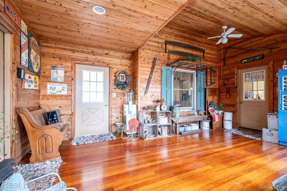11030 Marshall Road Green Oak Township, MI 48178
