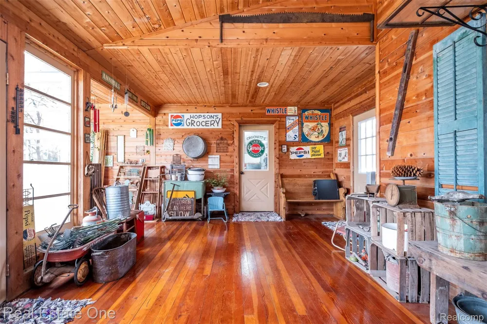 11030 Marshall Road Green Oak Township, MI 48178