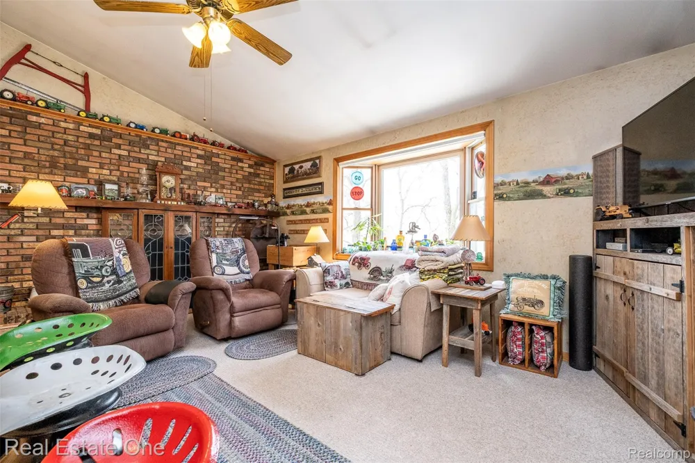 11030 Marshall Road Green Oak Township, MI 48178