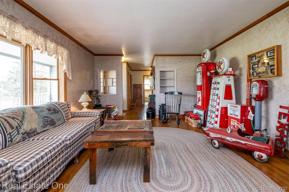 11030 Marshall Road Green Oak Township, MI 48178