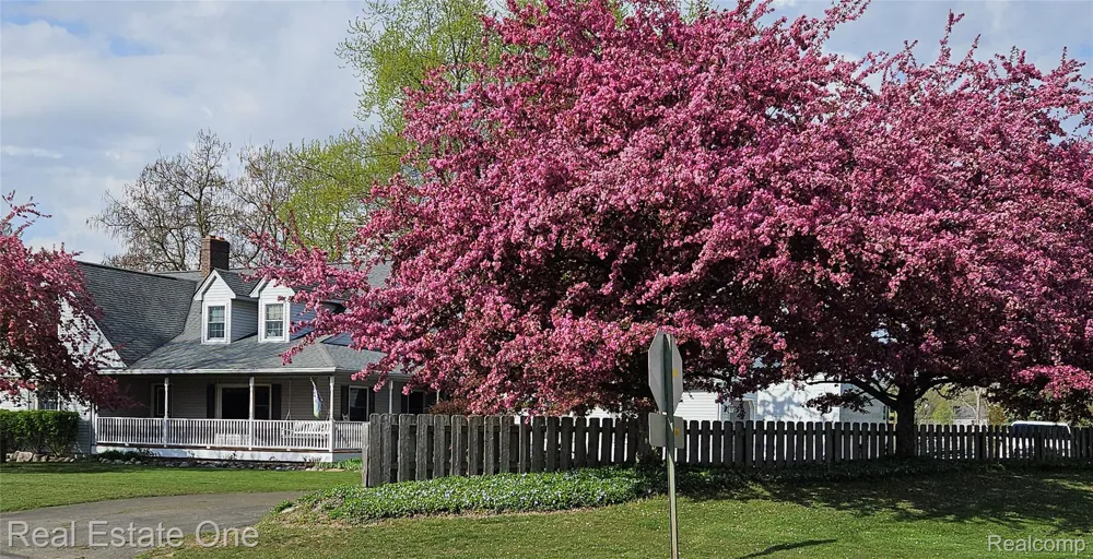 11030 Marshall Road Green Oak Township, MI 48178