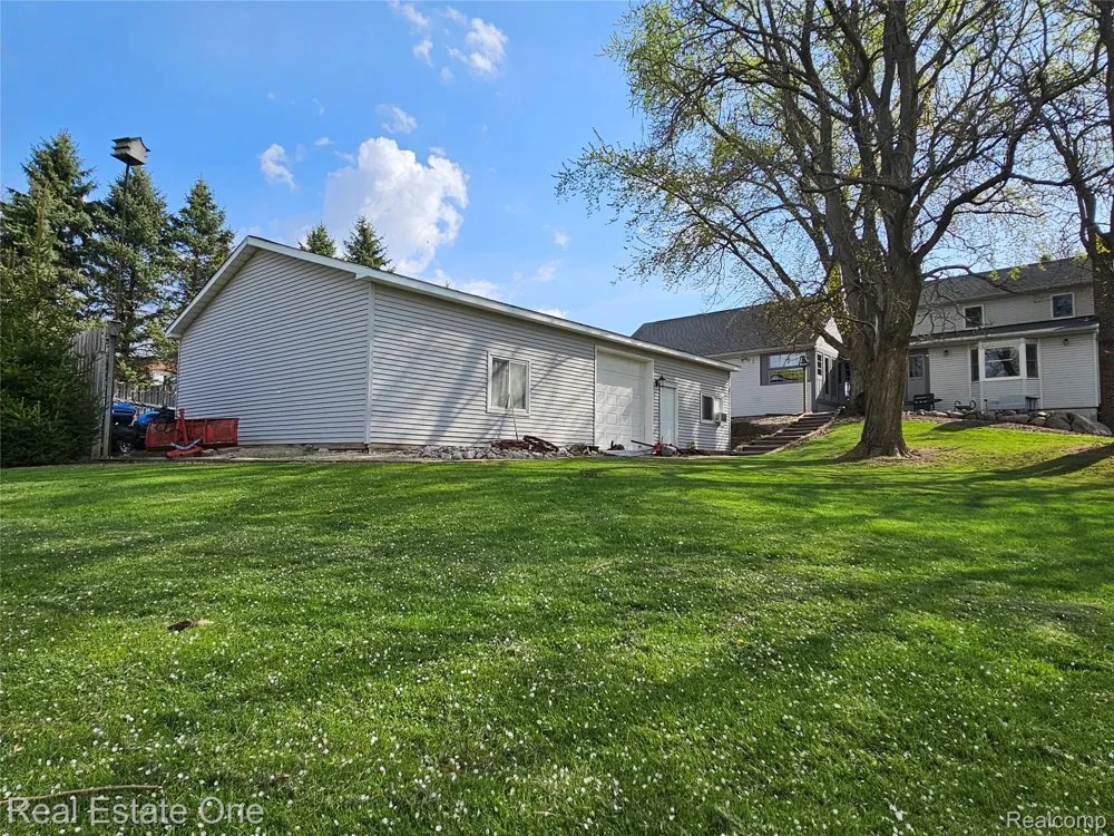 11030 Marshall Road Green Oak Township, MI 48178