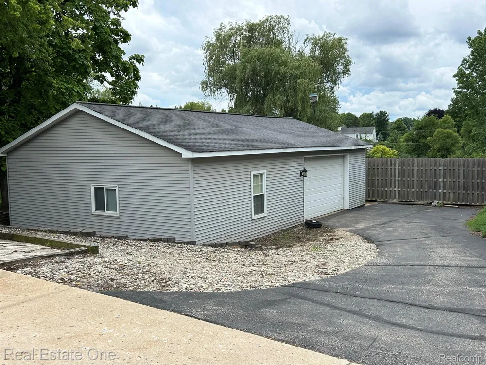 11030 Marshall Road Green Oak Township, MI 48178