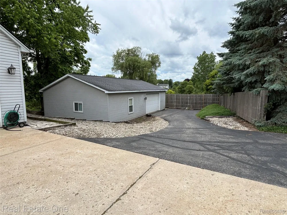 11030 Marshall Road Green Oak Township, MI 48178
