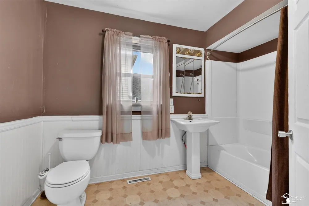 729 Obrien Street Monroe City, MI 48161