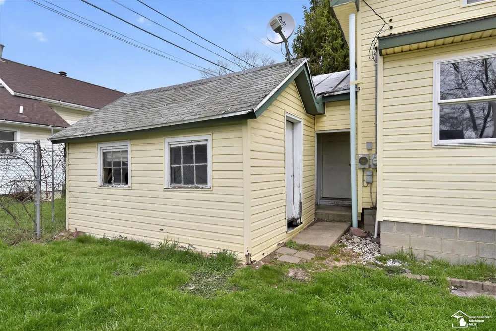 729 Obrien Street Monroe City, MI 48161