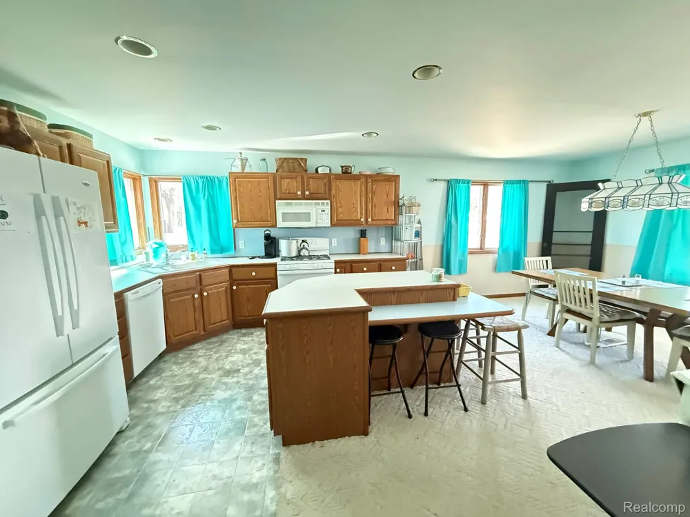 4689 Port Austin Road Lake Township, MI 48725
