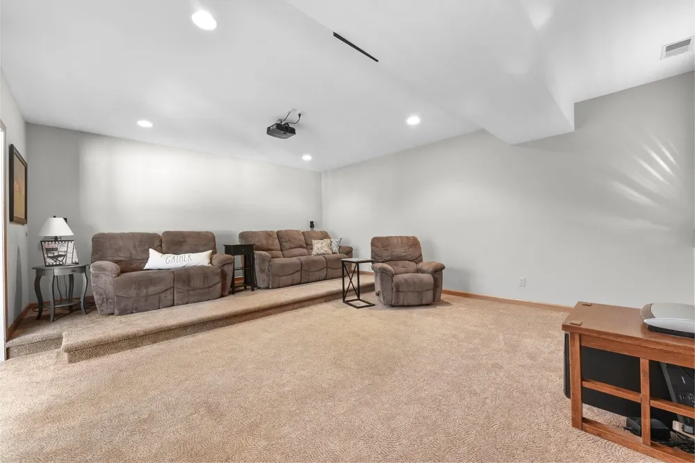 1546 Nightingale Lane Paradise Township, MI 49649