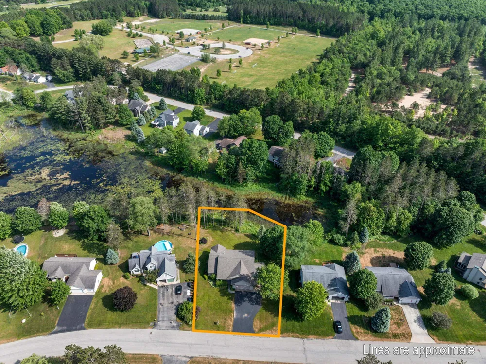 1546 Nightingale Lane Paradise Township, MI 49649