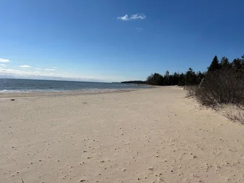 4546 Lakeshore Drive